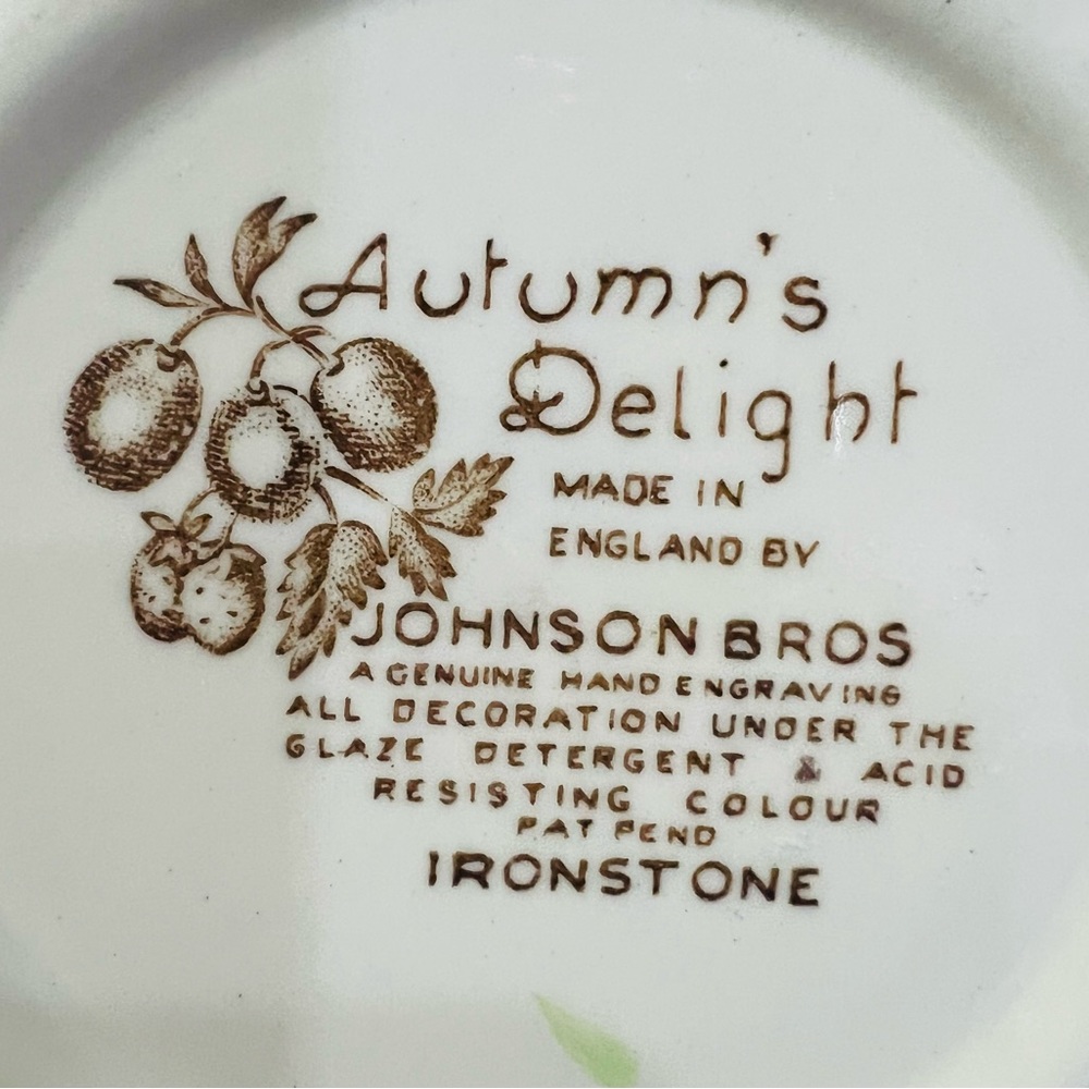 Johnson Brothers Vintage soup bowls. Set of 3.